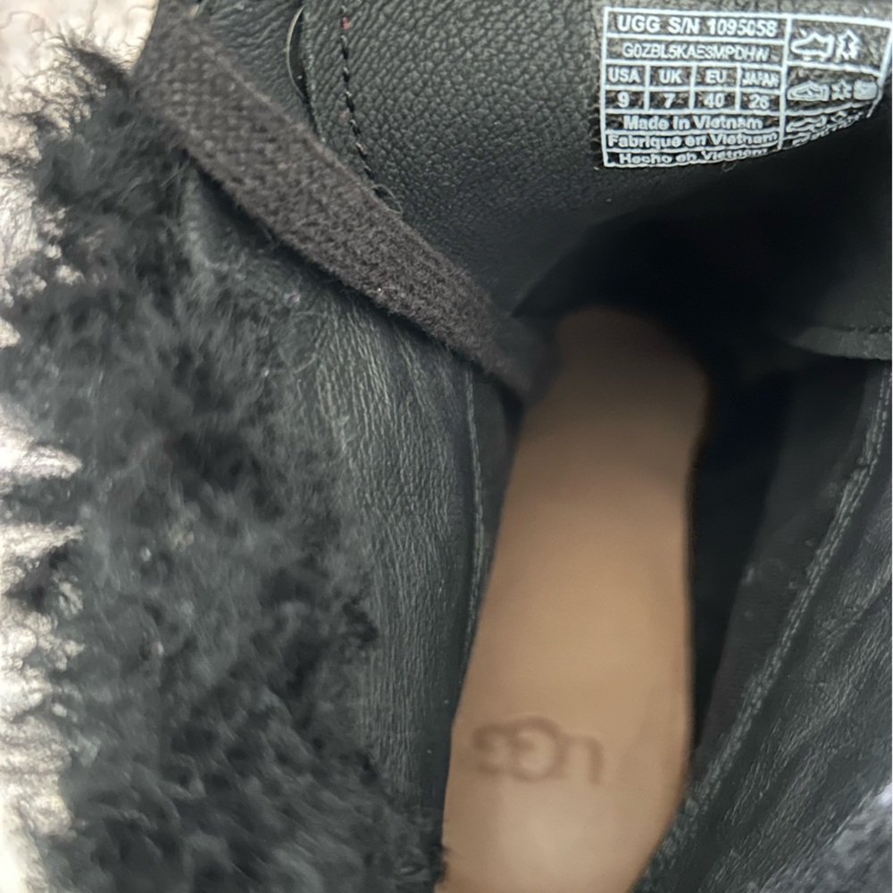 Ugg Jaxon Cuff Black Suede Genuine Shearling Stacked Wood 4” Heel Boots 9M - Picture 8 of 9